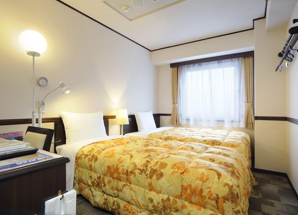 Toyoko Inn Okayama Eki Nishi Guchi Hiroba Екстер'єр фото